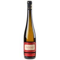 Nikolaihof Riesling Baumpresse im Weingebirge