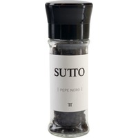 Schwarzer Pfeffer in der Mühle