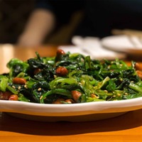 Blattspinat in Erdnuss-Sahnesauce – Asiatisch inspiriert, cremig-nussig verfeine